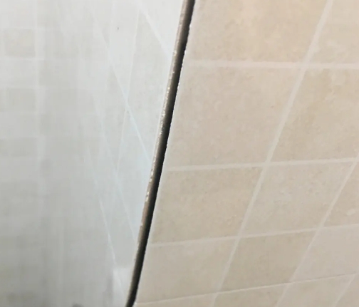 攀枝花市瓷砖空鼓维修公司分享阳台瓷砖脱落的修复过程可以分为以下几个步骤