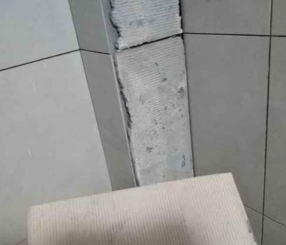攀枝花市瓷砖空鼓维修公司分享下厨房瓷砖脱落的补救措施。